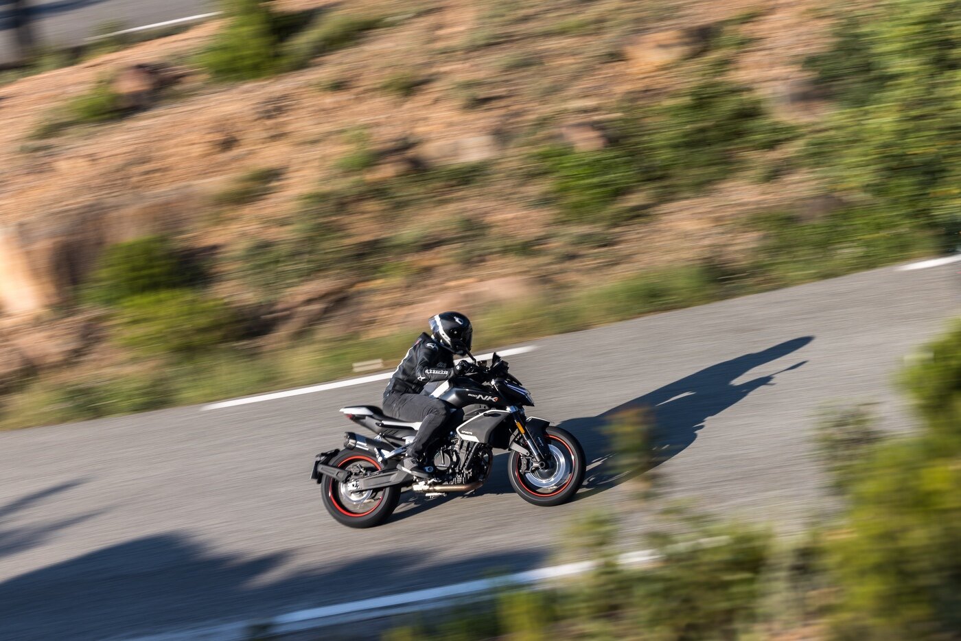 CFMOTO 800NK Advanced (ABS) - фото №7