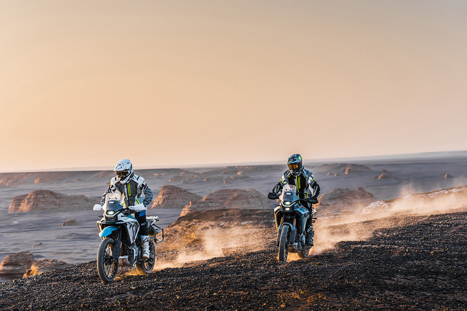 CFMOTO 450MT Touring (ABS) - фото №4
