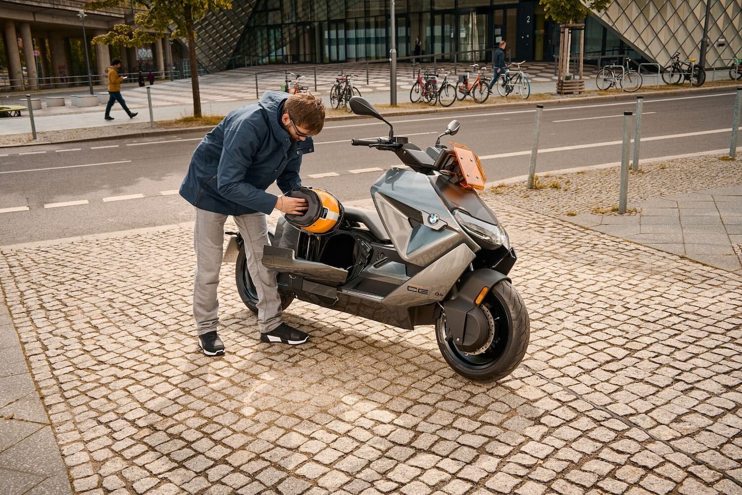 BMW CE 04 - фото №16